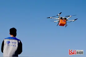 低空经济振翅飞图片