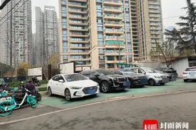 成都一居民篮球场被占用？社区回应：所有权不属于小区｜云求助图片