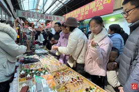 果然视频·到山东过大年｜淄博博山陶琉大观园，烟火气十足的宝藏市场图片