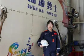 厦大的她，潜入1866米深海！图片