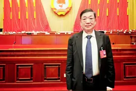 全国政协委员吴志明：建议为职业院校破除场地限制，进一步推动产教融合图片