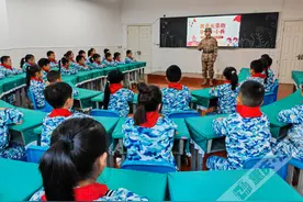 我是华渝“小小兵”：助燃强军梦 传递国防情图片