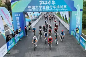 速度与激情！2024年中国大学生自行车挑战赛公路赛在清镇数谷大道开赛图片