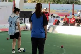 特写｜蹴球比赛海南代表团女单项目逆风翻盘 他在台下为加油喊红了脸图片