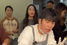 网红“粥饼伦”天津新店开业，现场一度排到200多号图片