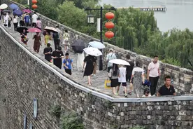 暑假行将结束 南京景区游客量回落图片