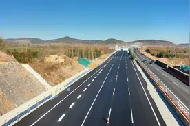 记者探访济菏高速改扩建工程：确保今年年底全线通车 打造全国首条改扩建零碳高速图片