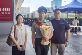 退役士兵返乡，这一幕幕很暖心！图片
