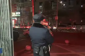 2岁幼童走失崩溃大哭，民警轮番开启“哄娃”模式图片
