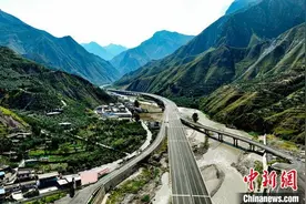 “空中走廊”上有青春防线：蜀道难行处终坦途图片