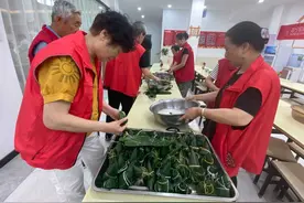 包粽子、做香囊、赛龙舟、赏民俗……陕西：多彩活动迎端午图片