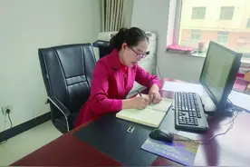 用心用情浇灌民族团结之花图片