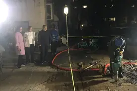 自来水管爆裂，126户居民停水，多部门连夜抢修化解难题图片