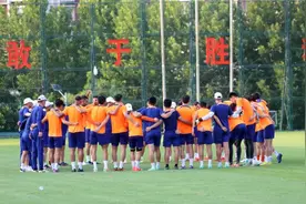 泰山队今日出征梅州 王大雷李源一提前抵达图片