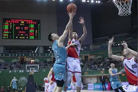 江苏德比：南京头排苏酒队以95:79胜江苏肯帝亚队图片