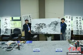 两岸书画家四川内江共绘两岸情缘图片