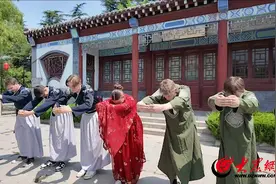 走读山东·外眼看临朐丨穿汉服 学礼仪 留学生沉浸式体验中国传统礼仪魅力图片