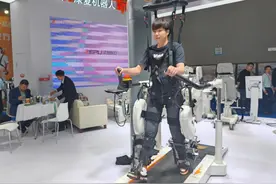 纠正“鸭子步”“走路画圈”，国产AI康复机器人来了图片