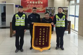 几十公里的路程仅用时18分钟，济南交警紧急护送外地昏迷患者就医图片