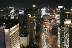 上海徐汇高架旁的“灯光秀”上新，激发城市夜间活力图片
