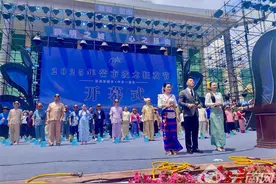 视频｜德宏州2025年芒市泼水狂欢节火热开幕图片