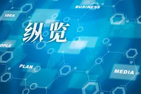 湖北一村庄现多只亚洲黑熊，偷吃村民100多箱蜂蜜图片