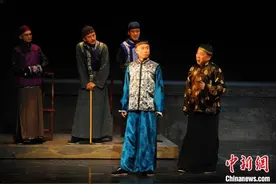经典话剧《大宅门》再登国家话剧院舞台 巡演十年常演常新图片