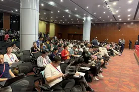 特写｜国足一战倾杭城图片