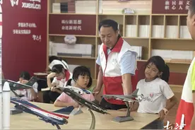 黄江亲子家庭感受国防与航天科技魅力图片