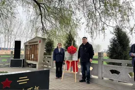 槐荫区组织开展“清明祭英烈”文明实践主题活动暨全民国防教育基地揭牌仪式图片