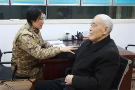 青春呵护“夕阳红”！她带领“90后”医护人员服务“90后”老干部图片