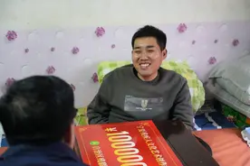 “骏马奖”得主马骏获10万元文化扶持资金图片