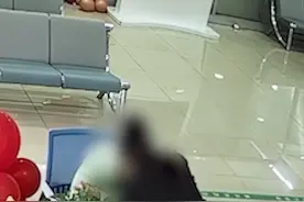温暖！女警心疼拥抱离家出走女生图片