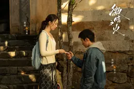 《微暗之火》恋爱的部分，想要“拍得干干净净”丨导演谈图片