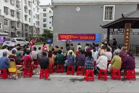 咸安双龙社区：清清粽叶香 浓浓邻里情图片