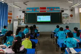 呵护绿色家园——灞桥区三殿中心小学“垃圾分类”主题班会图片