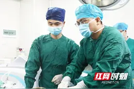 女子结石致脓肾且未交医保 南湖医院为其减免部分治疗费用图片