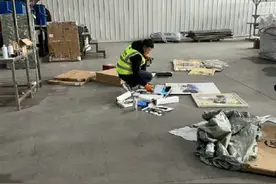 婚纱照销毁师9个月销毁450套照片，有“千刀万剐”也有破镜重圆图片