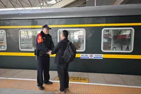 十年护航路 温暖归途人——直击春运进疆列车上的坚守与温情图片