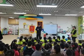消除安全隐患  创造平安校园水清沟派出所志愿服务队走进辖区幼儿园开展安全督导检查活动图片