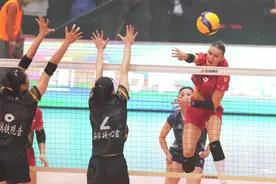 北汽女排错失联赛“开门红” 王梦洁受主场球迷热烈欢迎图片
