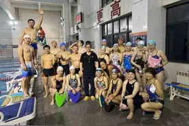 杭州这支中年人组成的成人游泳队，不是专业运动员，为啥练得这么狠图片