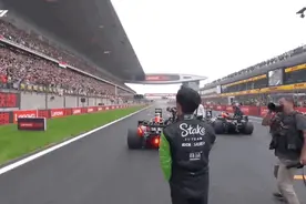 中国F1第一人，创造历史！他的头盔亮了……图片