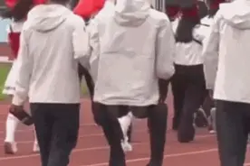 宿管阿姨持火炬、学生cos雕塑大卫、兵马俑方阵？运动会开幕图鉴！图片