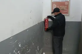 安阳市晨峰社区开展清明节前消防安全检查 筑牢社区安全防线图片