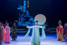 原创音乐剧《将进酒》在绵阳市江油大剧院上演图片