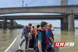 衡阳交通执法部门开展水上环保检查工作图片