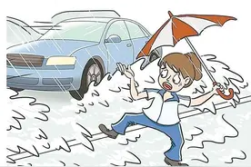 雨天驾车溅人一身污水 驾驶人被交警处罚图片