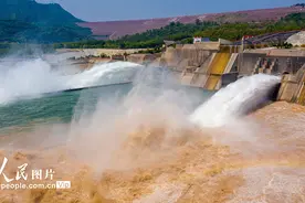 河南洛阳：小浪底水库再次加大下泄流量图片