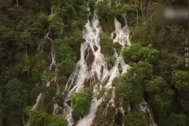 360°转圈儿飞！第一视角飞越黄果树瀑布图片